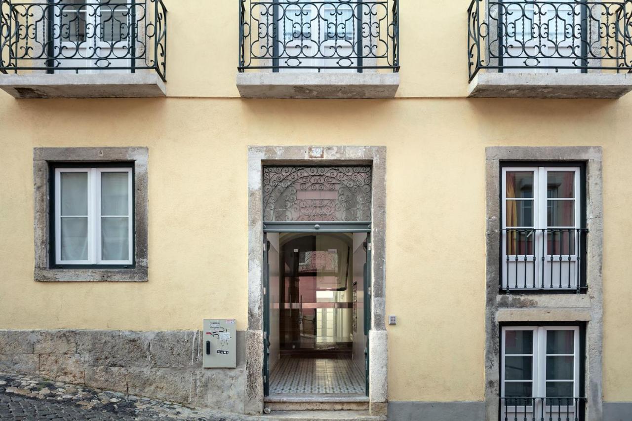 Lovelystay - Sunny Flat W/ Balcony Overseeing Graca And River * Lissabon