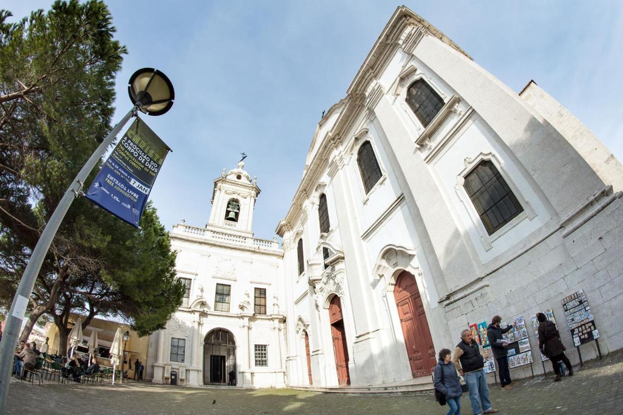 Lovelystay - Sunny Flat W/ Balcony Overseeing Graca And River Appartement Lissabon