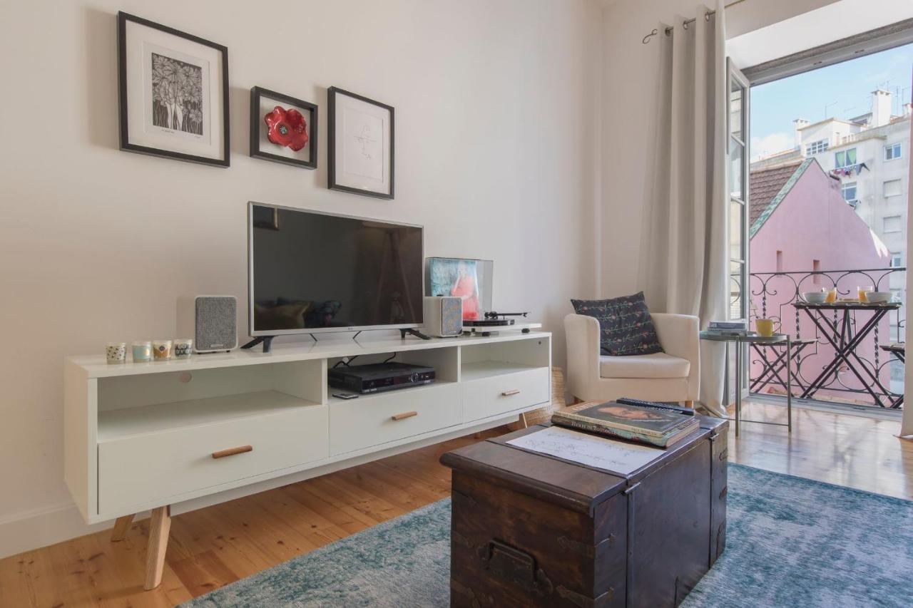 Lovelystay - Sunny Flat W/ Balcony Overseeing Graca And River Appartement