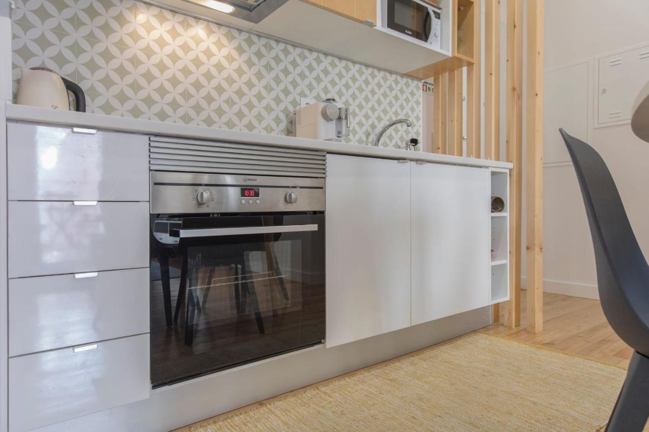 Lovelystay - Sunny Flat W/ Balcony Overseeing Graca And River Appartement *