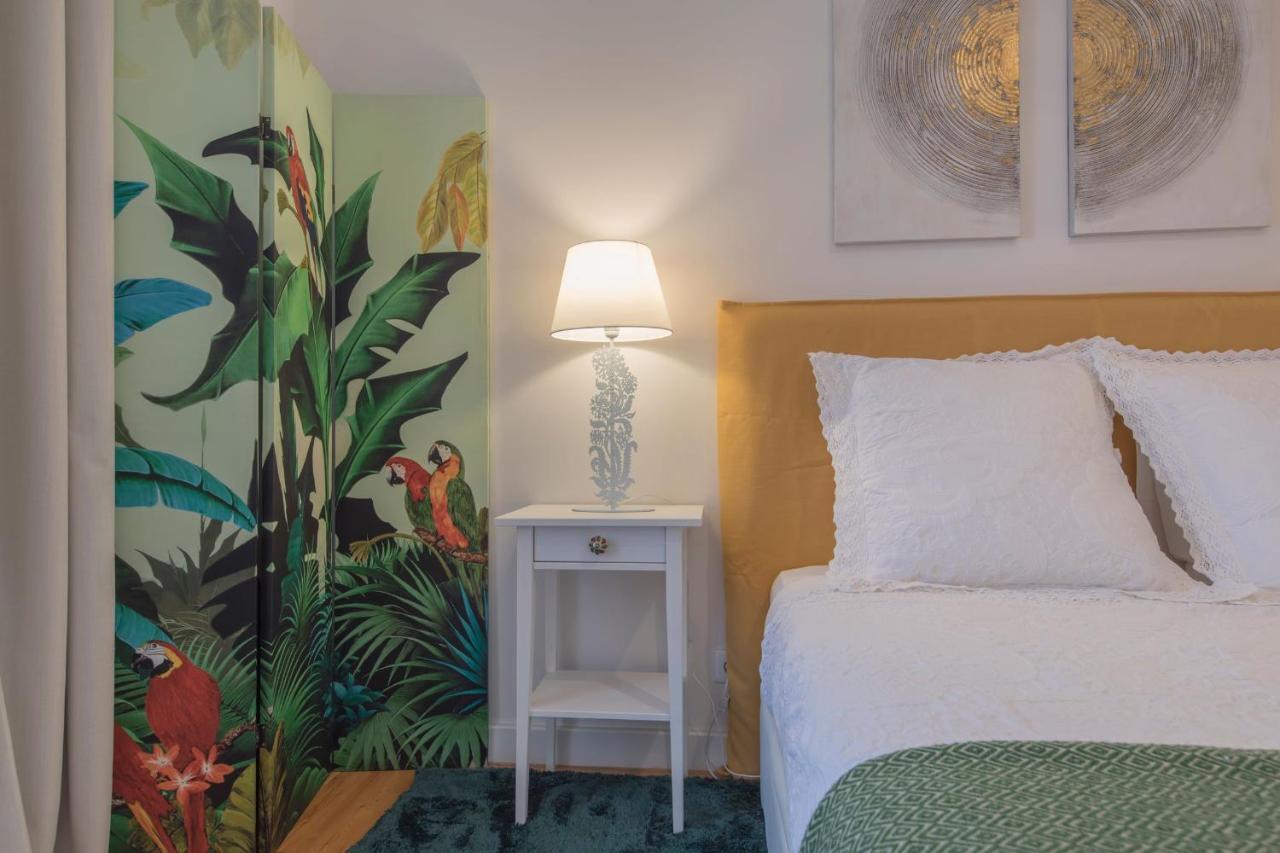 Lovelystay - Sunny Flat W/ Balcony Overseeing Graca And River