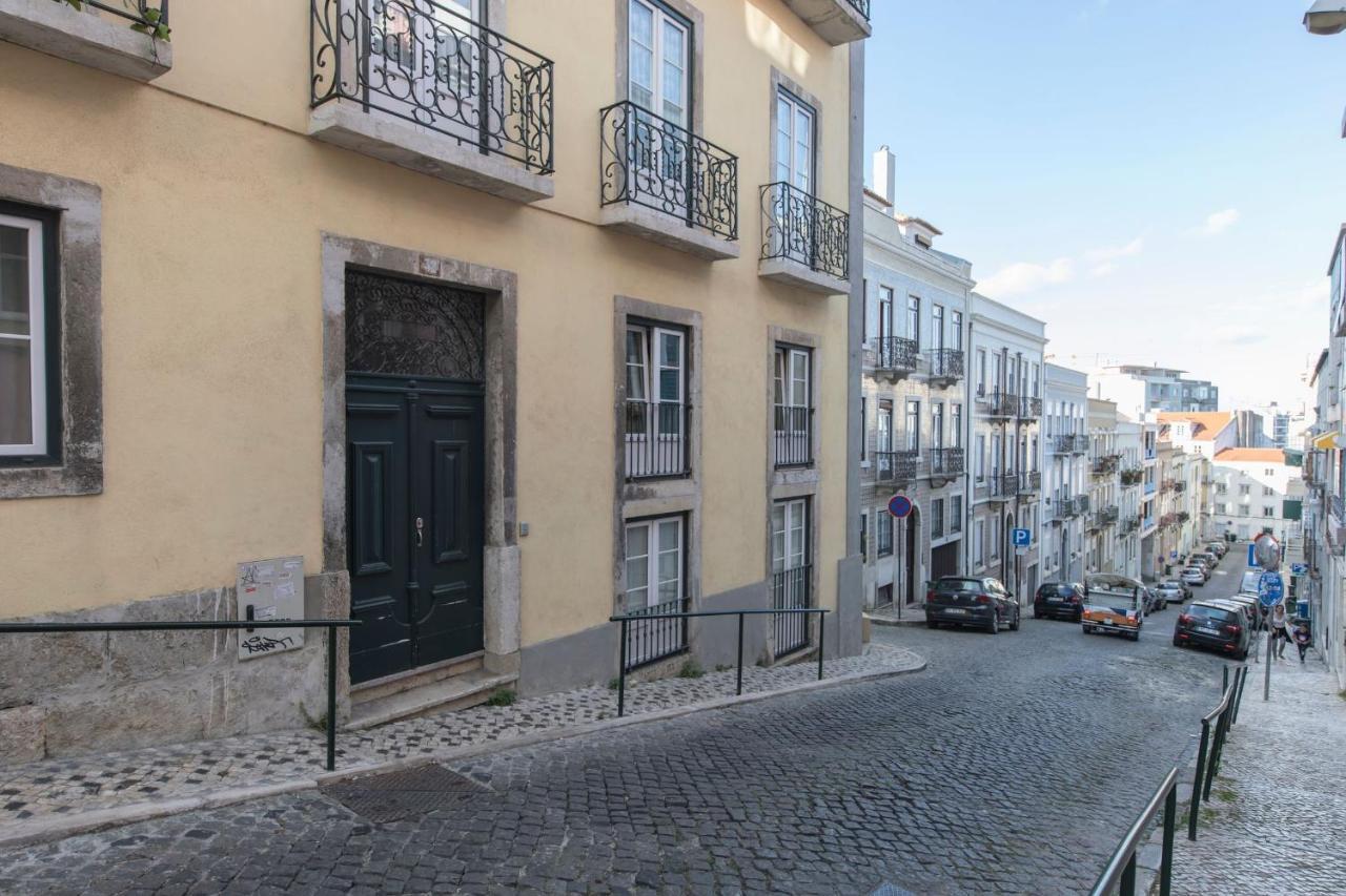 Lovelystay - Sunny Flat W/ Balcony Overseeing Graca And River Appartement Lissabon