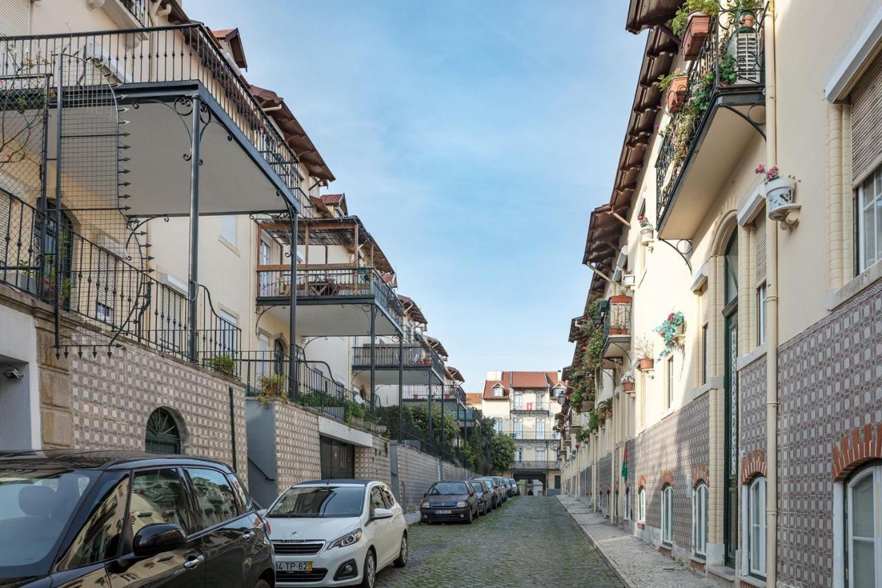 Lovelystay - Sunny Flat W/ Balcony Overseeing Graca And River Appartement Lissabon