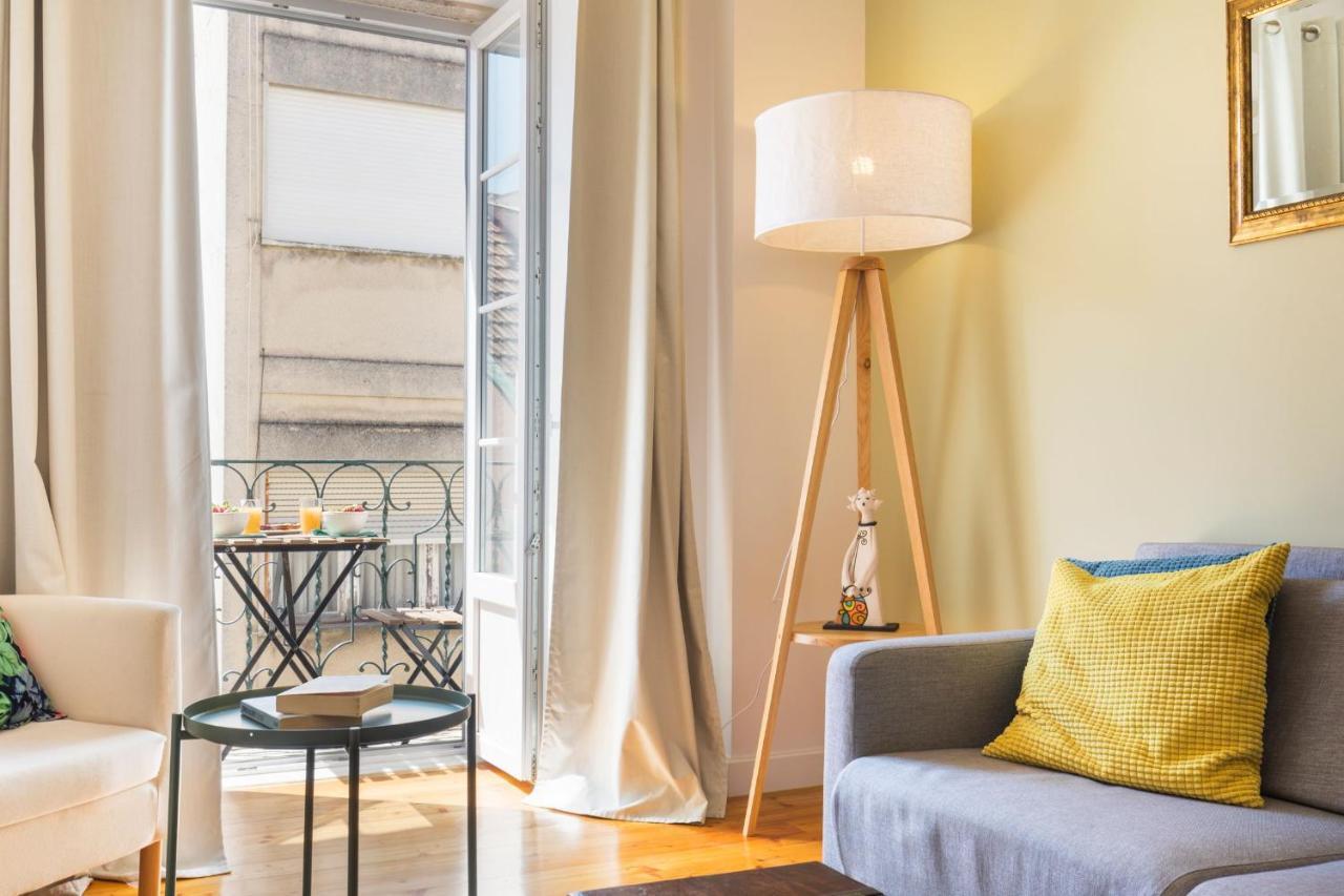Lovelystay - Sunny Flat W/ Balcony Overseeing Graca And River
