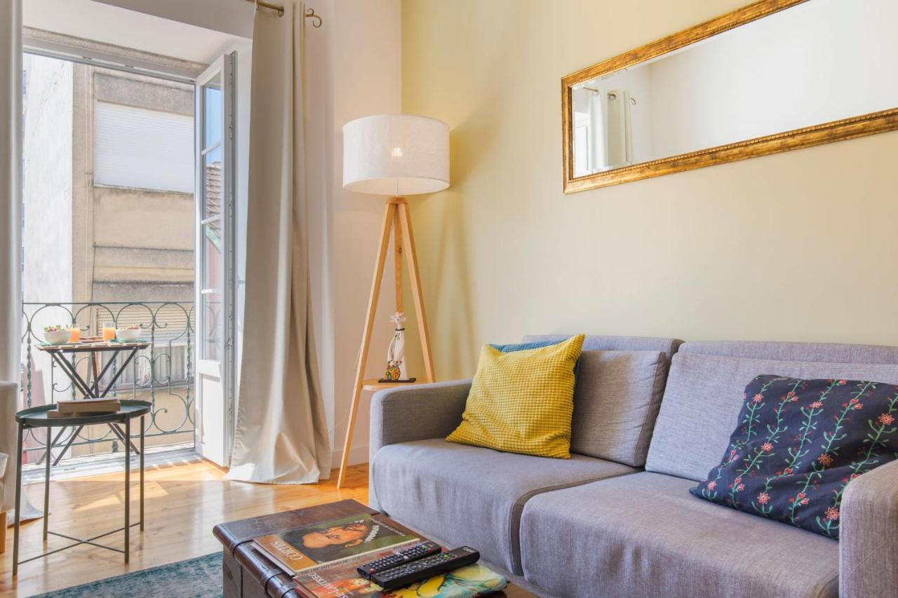 Lovelystay - Sunny Flat W/ Balcony Overseeing Graca And River Appartement Lissabon