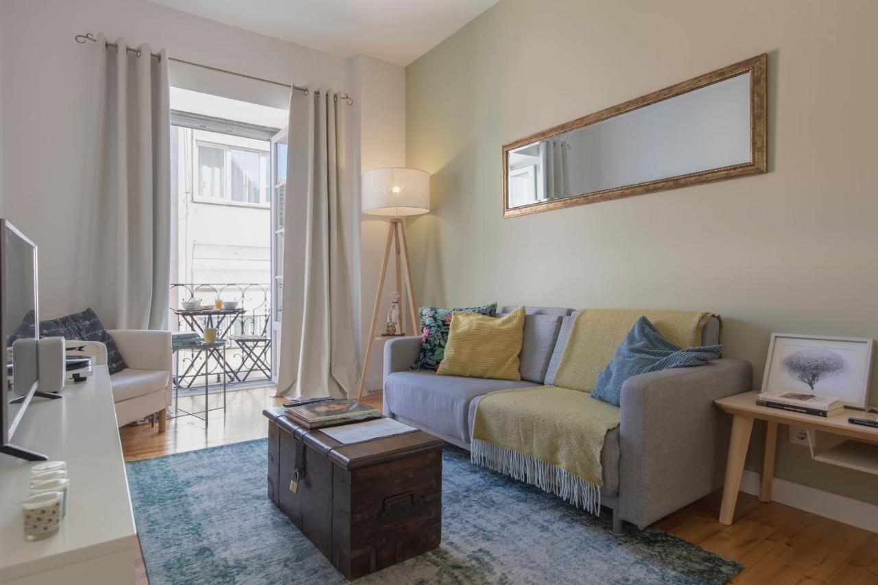 Lovelystay - Sunny Flat W/ Balcony Overseeing Graca And River Lissabon