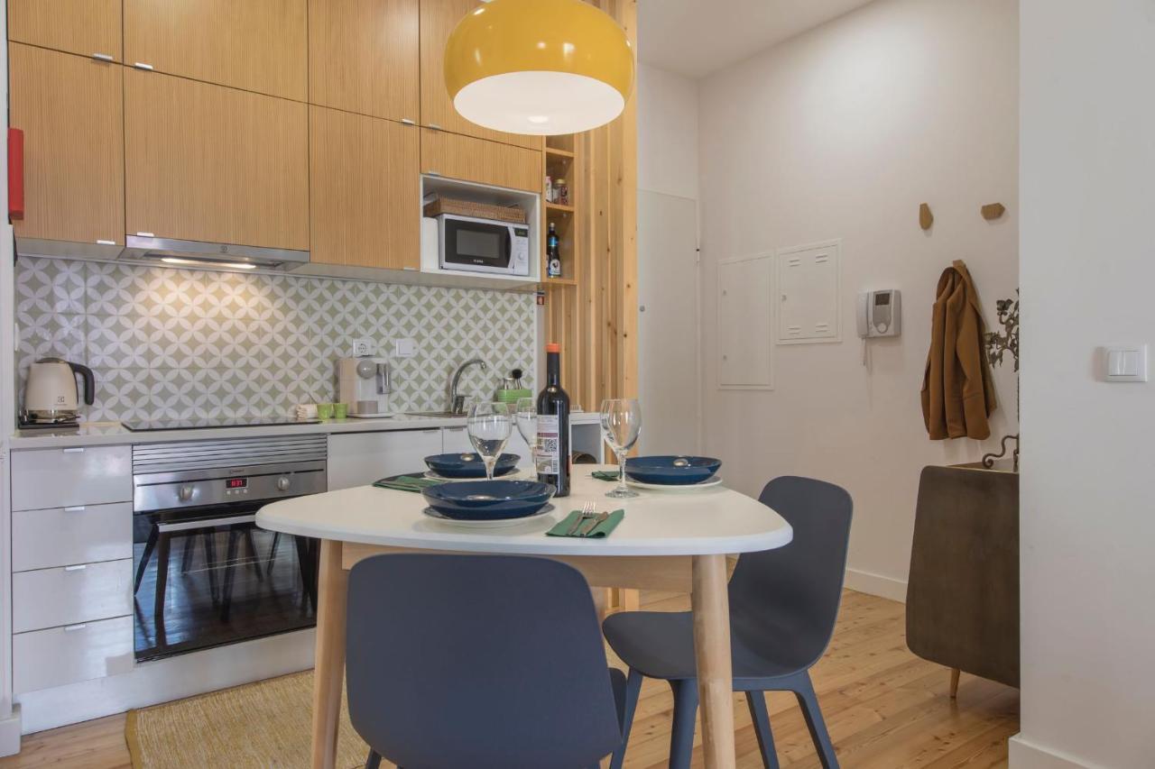 Lovelystay - Sunny Flat W/ Balcony Overseeing Graca And River Appartement *