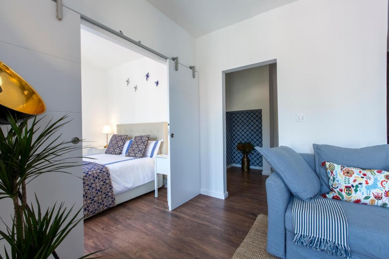 Amazing Downtown With Small Balcony With View Over The Castle Apartment Lissabon