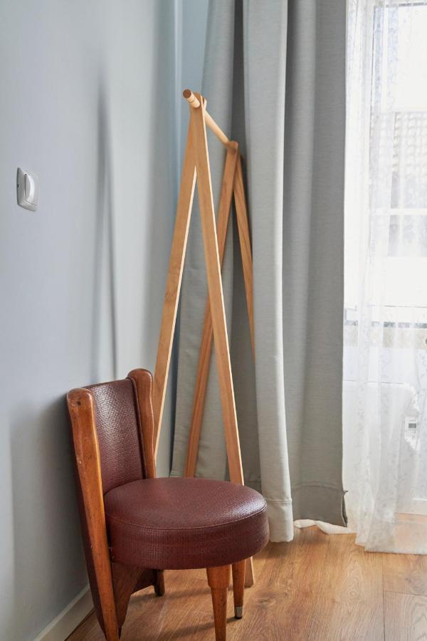 Elegant Riverview In Historical Appartement