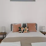 Stunning Apartment With Yard In Alfama