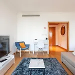 Central Orient Residence - Modern, Spacious And Sunny! By The River!