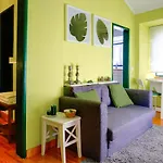 Cozy House By Famous Flea Market With Terrace
