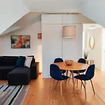 Feels Like Home Downtown Modern Apartment