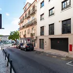 Prédio para 8 Largo do Rato by Epic Collection