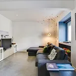 Charming 2 Bedroom Apartment At Restelo