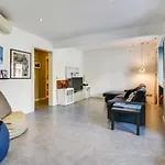 Charming 2 Bedroom Apartment At Restelo