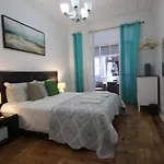 Large double room in Lisbon, Marques de Pombal Room 4