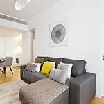 Spacious 1 Bedroom Apartment Near Baixa