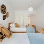 Beautiful 2 Bedroom Apartment In Bairro Alto