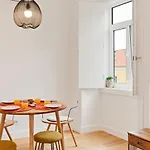 Modern Portuguese 1bed flat in Belém