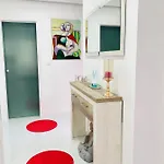 Rooms In Lisbon 3 Min From Metro Bela Vista