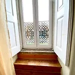 Nature Chiado 2- Cozy Little Double Room With Shared Bathroom