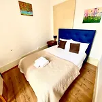 Nature Chiado 2- Cozy Little Double Room With Shared Bathroom