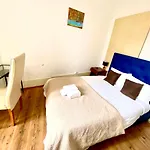 Nature Chiado 2- Cozy Little Double Room With Shared Bathroom