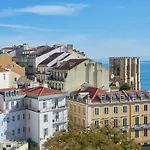 Charming Apartment Castelo. Amazing Lisbon View