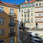 Charming Apartment Castelo. Amazing Lisbon View