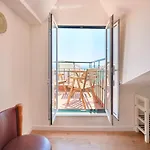 360º Rooftop Lisbon And River View