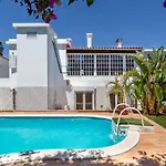 Altido Exclusive Villa With Terrace And Swimming Pool