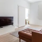 Classy 2Bdr Apartment In Downtown By Lovelystay