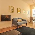 Guesthouse Marques De Pombal - 8 Bedroom Apartment