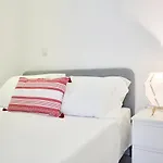 Altido Fabulous 3-Br Apartment In Western Lisbon