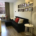 Romantic Renewed 1 Bedroom Apartment in Avenida de Roma