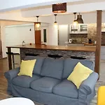 Santos Deluxe Apartment