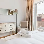 Santos Design Flat By Lovelystay