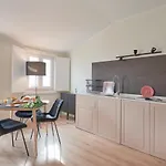 Fantastic Apartment With Balcony In Bica