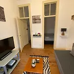 Tomas Surf Shelter Apartment