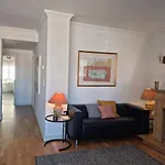 Espaçoso apartamento junto ao metro