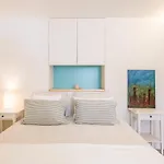 Sunny & Lovely Apartment W/ Patio By Lovelystay