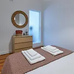 Retiro da Graça: Stylish sunny apt with a balcony