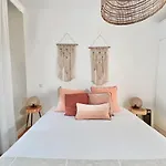 Vila Rosário 3 Charming with Patio&A/C - by HOMEFUL