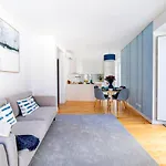 Blue By The River 1 - Elegant Two-Bedroom In Santos