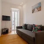 Charming Santos Apartment W/ Patio By Lovelystay