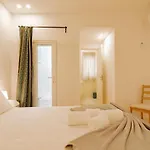 Charming Santos Apartment W/ Patio By Lovelystay
