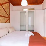 Vita Portucale ! Campo Ourique Design W/ Balcony