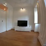 Lisbon, Renewed T1 Apartment With Pateo Near Martires Da Patria