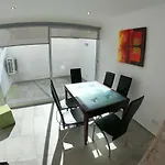 Lisbon, Renewed T1 Apartment With Pateo Near Martires Da Patria